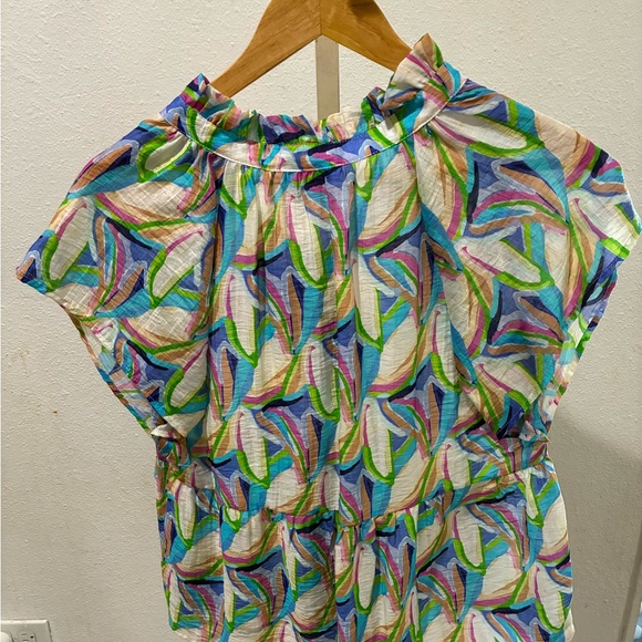 THML Multicolor Leaf Pattern Top - Picture 2 of 4